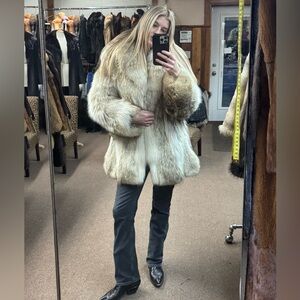 Coyote fluffy blonde fur coat M